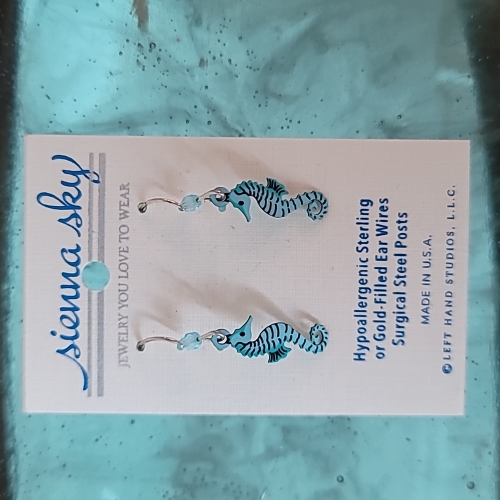 Seahorse earrings NWOT